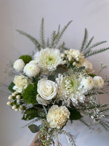 Bouquet tones of white and soft green