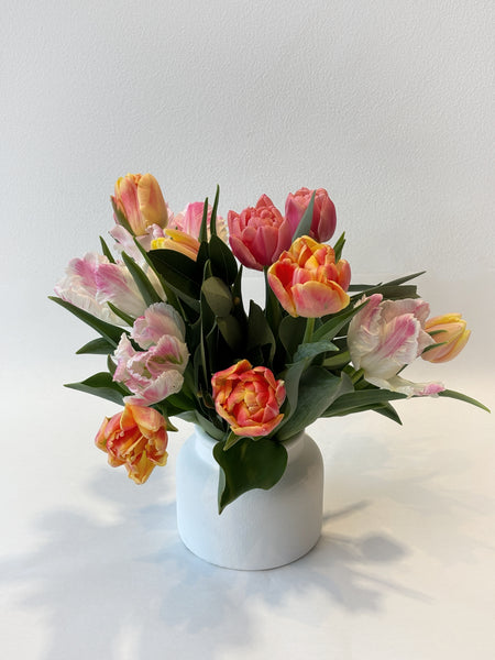 Bouquet de tulipes doubles et perroquets locales au format plus court que prévu