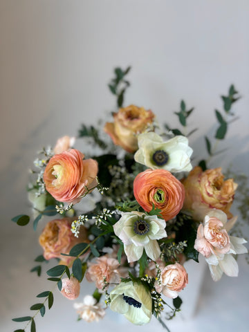 Bouquet hivernal tons de pêche et blanc