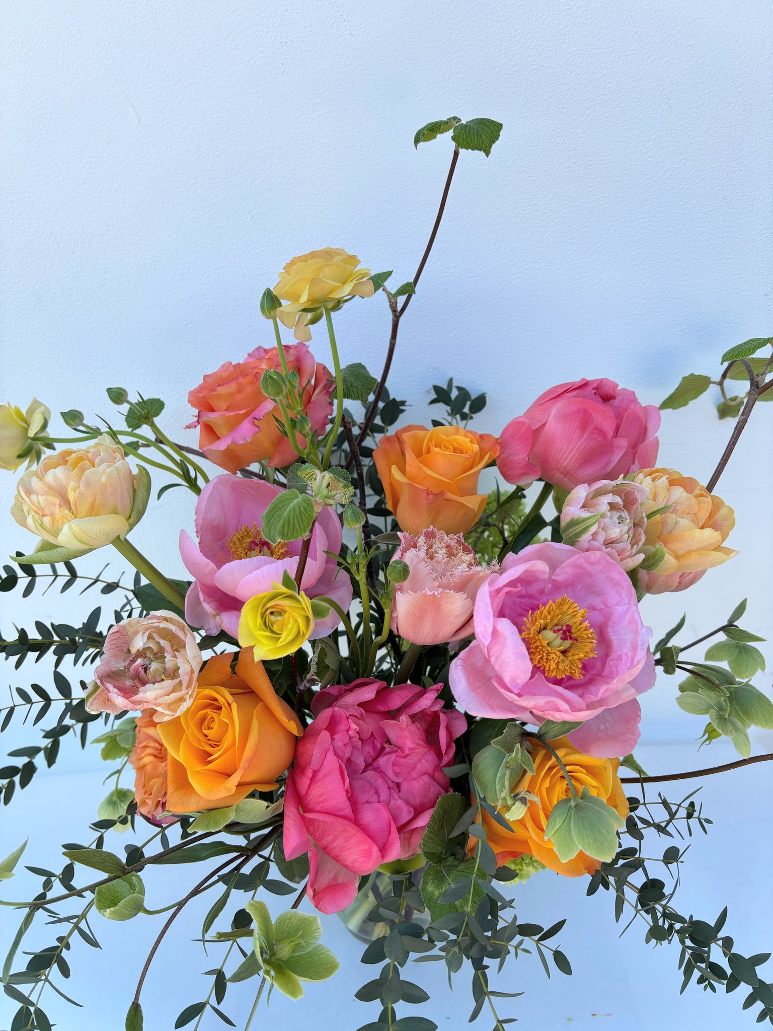 Bouquet in tutti frutti vase