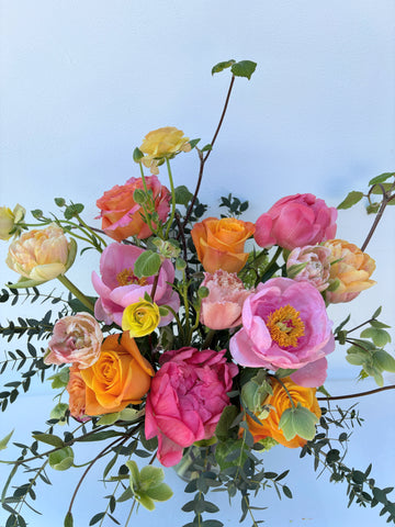 Bouquet in tutti frutti vase