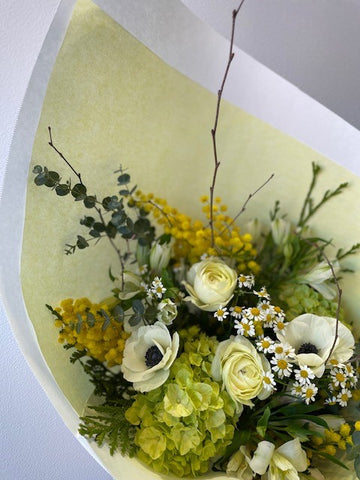 Autumn bouquet tones of yellow and white of the moment...