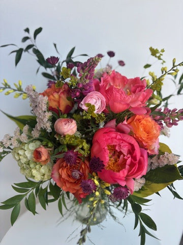 Bouquet in tutti frutti vase